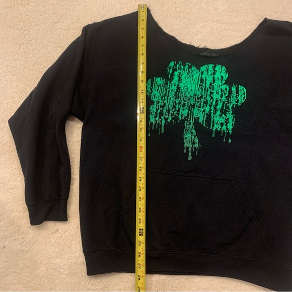 Vintage Fly Clothing Co Black Sweatshirt Distressed Shamrock Kangaroo Pocket L - Picture 6 of 8